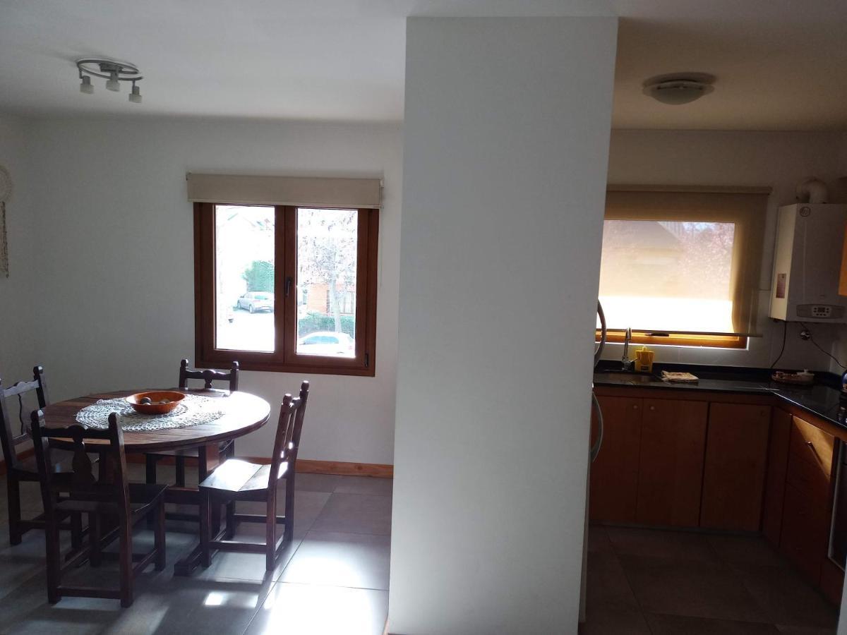 Comodo Departamento Centrico En San Martin De Los Andes Exterior photo